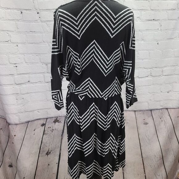 Tart black and white zigzag detail midi dress - Picture 7 of 12
